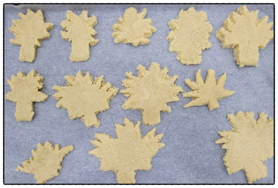 Canadian symbol: maple leaf cookie making